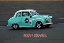 PHOTO  'DRAGONS' DEN' STAR